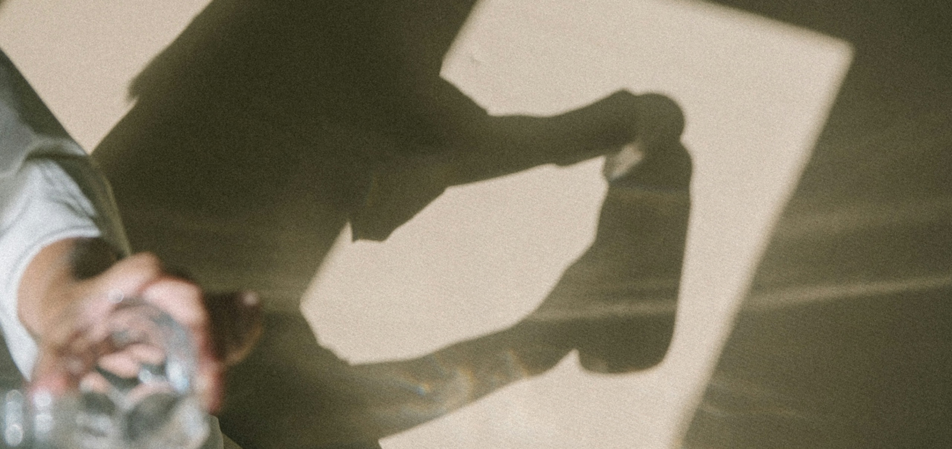 Probiotics don’t stay in your gut forever, so taking them daily is key to unlocking their benefits. But does timing matter, and what about side effects? This beginner’s guide breaks it all down, from how probiotics support your health to easy ways to make them part of your routine.