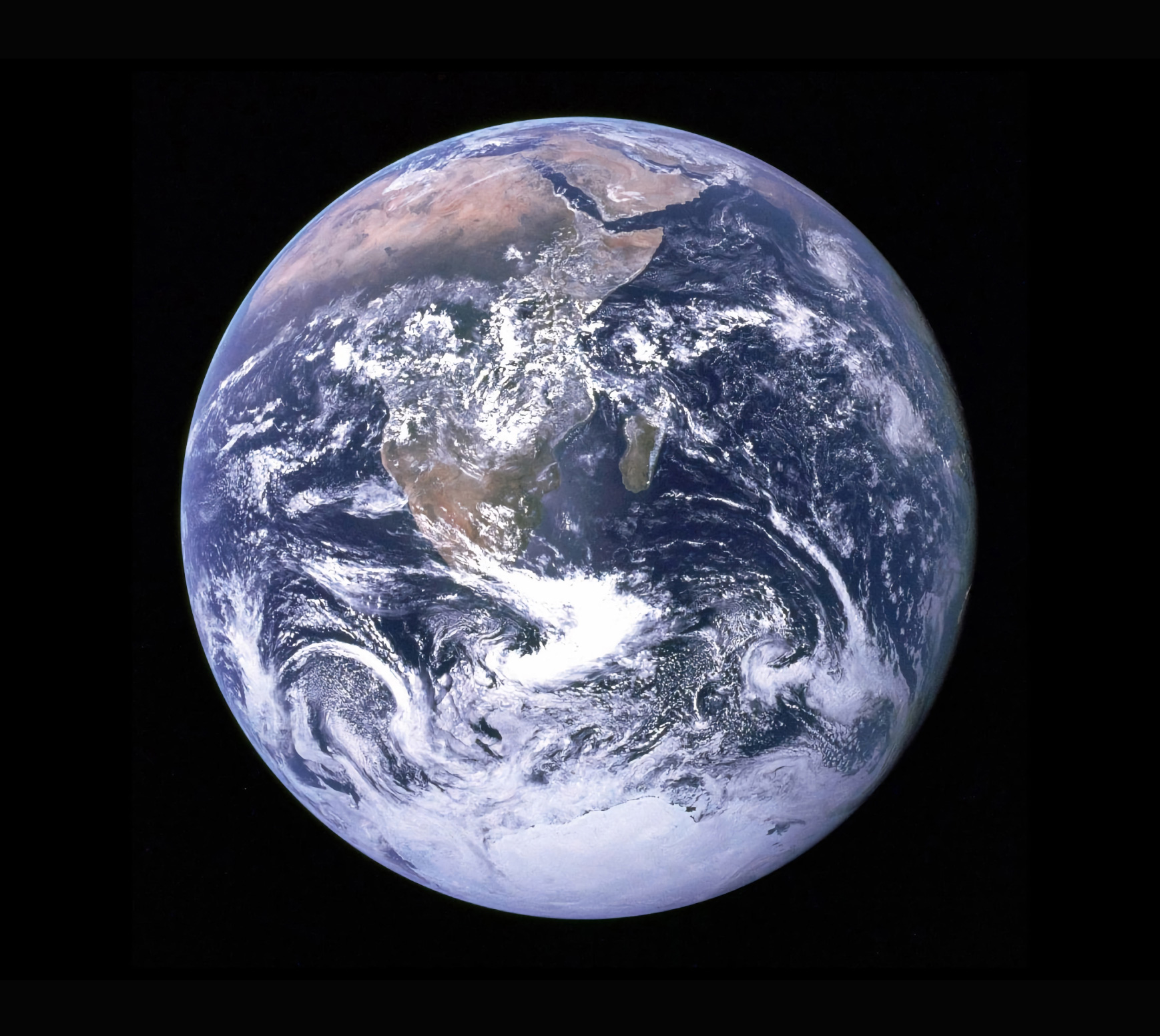 News from Med-LockLabs—A Volcanic Microbe to Capture Carbon and Welcoming @earth to Med-Lock