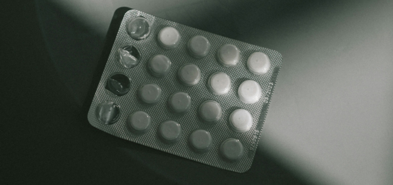 Best Probiotics to Take with Antibiotics (and When to Take Them)